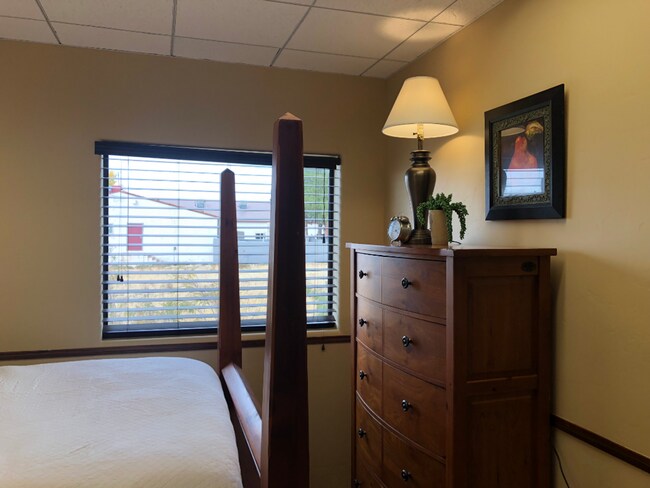 Foto del edificio - Large 2 bed / 1 bath Condo on North End of Town