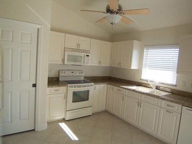 Building Photo - 2 br, 2 bath House - 16 Donlon Dr Unit B