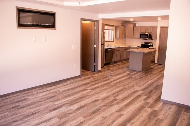 Building Photo - 2 Bedroom Townhome! Part of 6-Plex