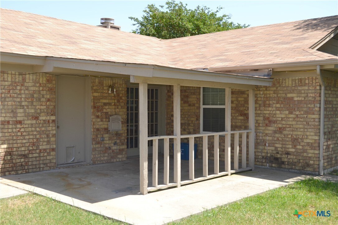 Building Photo - 2401 Ridglea Ct