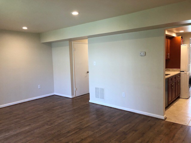 Building Photo - 2115 Monaghan Dr