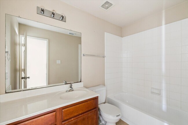 Foto del edificio - 8307 Cove Timbers Ln