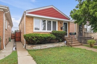 Building Photo - 6230 W Foster Ave