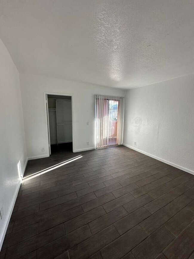 Foto del edificio - 38551-38561 11th St E