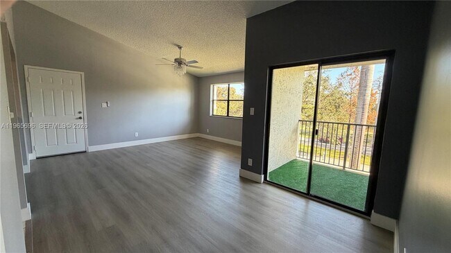 Foto del edificio - 530 S Park Rd