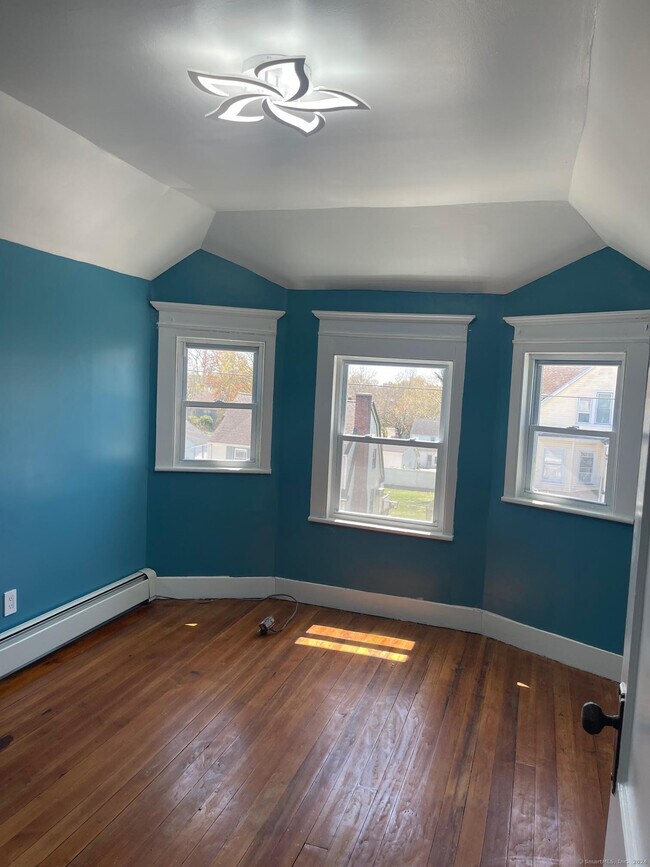 Building Photo - 105 Ashley St
