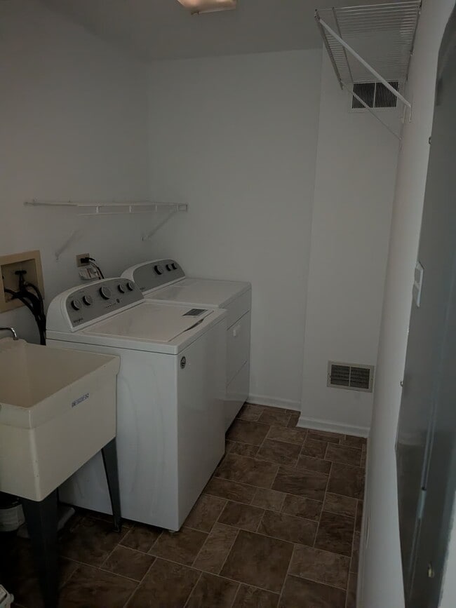 Building Photo - 5S455 Scots Dr