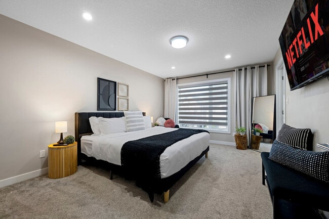 Building Photo - 10755-10792 92 St NW