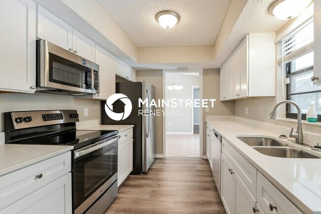 Building Photo - 3 Bedroom Pet-Friendly Home in SARASOTA, FL with Main Street Renewal
