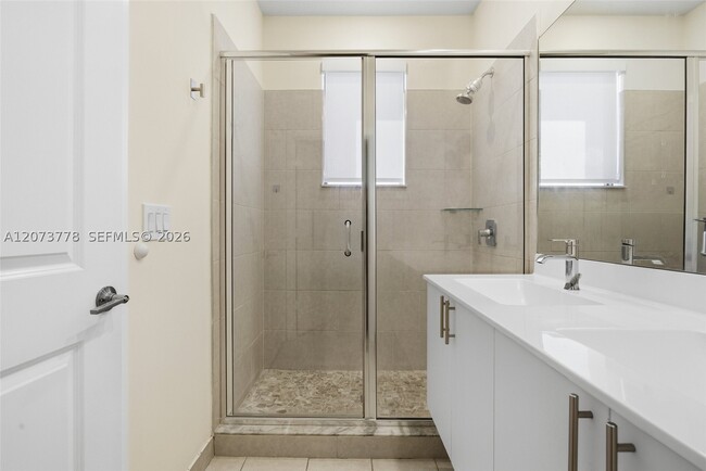 Foto del edificio - 4426 NW 83rd Pkwy