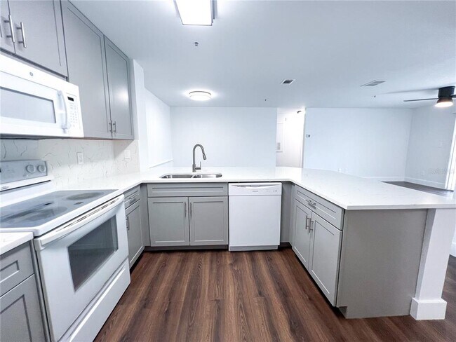 Building Photo - 4061 Crockers Lake Blvd