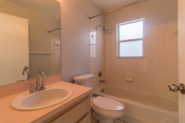 Building Photo - 522 Robbins Rest Cir