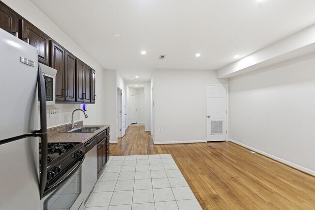 Building Photo - Charming 1 BR+Den/1 BA Apartment in Trinidad!