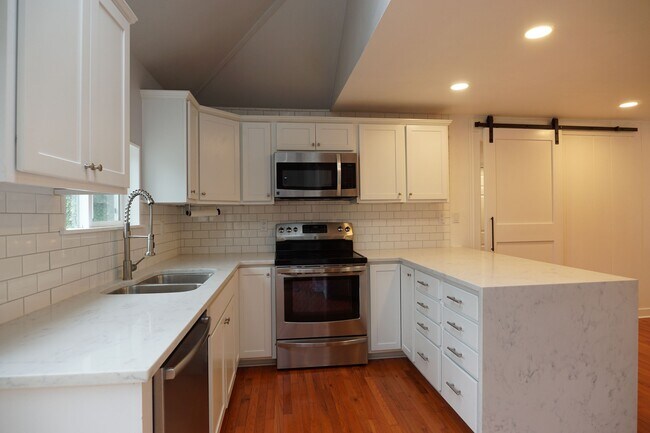 Foto del edificio - 7164 18th Ave SW