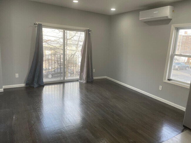 Foto del edificio - 121 Neptune Ave