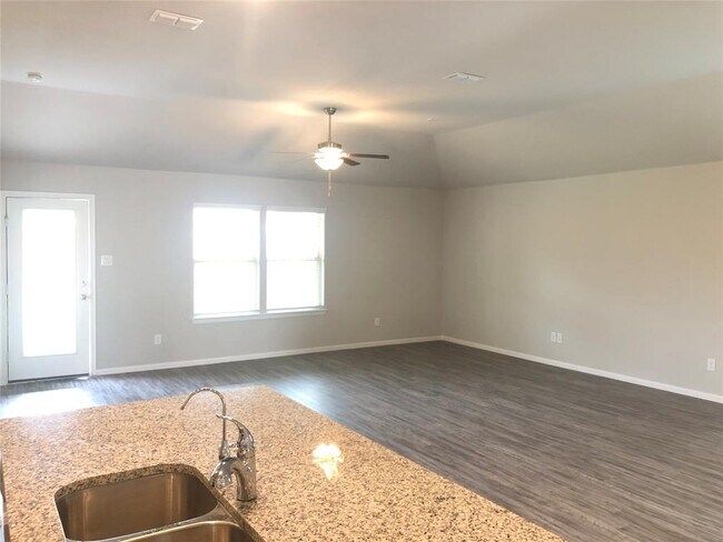 Building Photo - 2104 Auburndale Ave