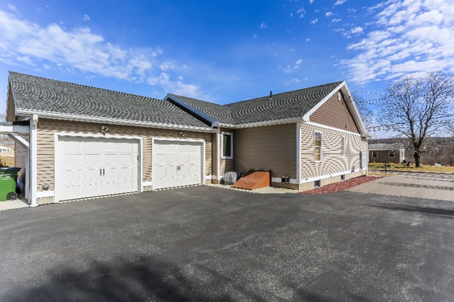 Building Photo - 231 Millbrook Rd