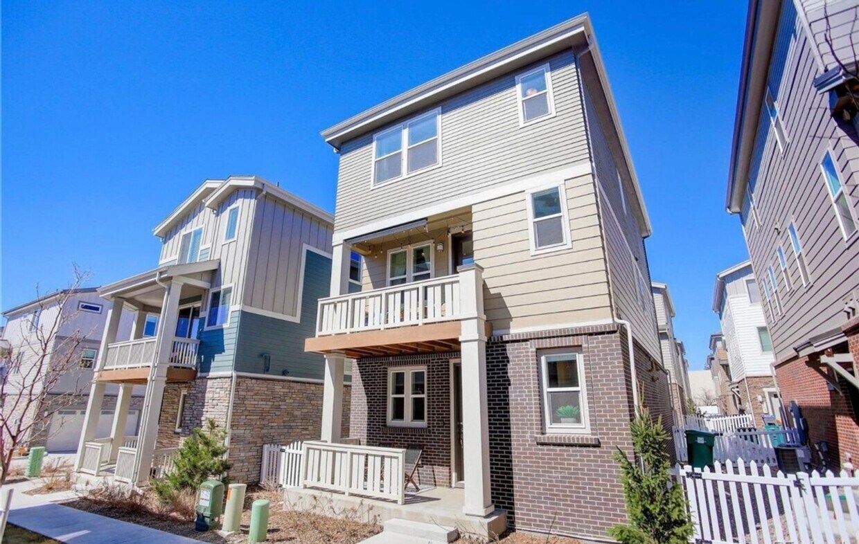 Primary Photo - 3 Bedroom Townhome in Aurora