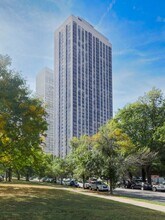 Building Photo - 2650 N Lakeview Ave