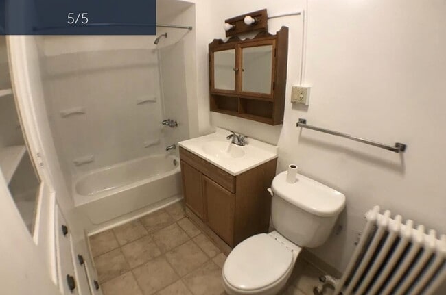 Bathroom - 5738 Howe St
