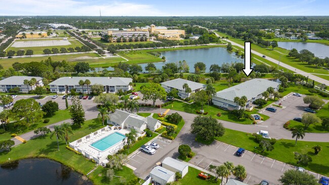 Building Photo - 1500 SE Royal Green Cir