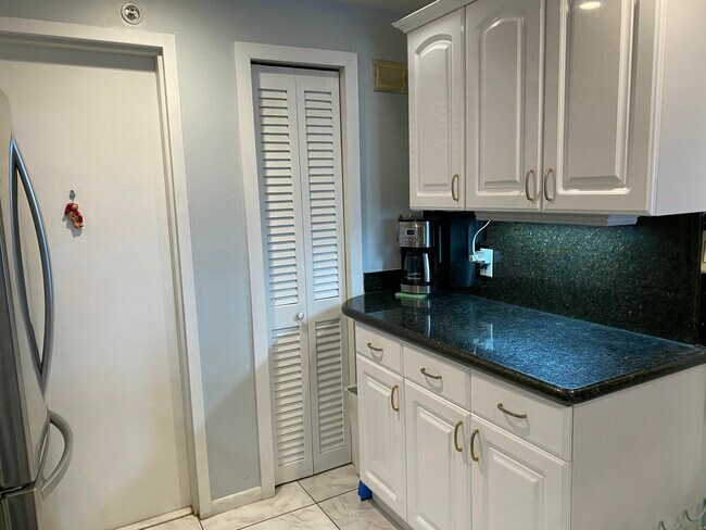 Building Photo - 1500 S Ocean Blvd