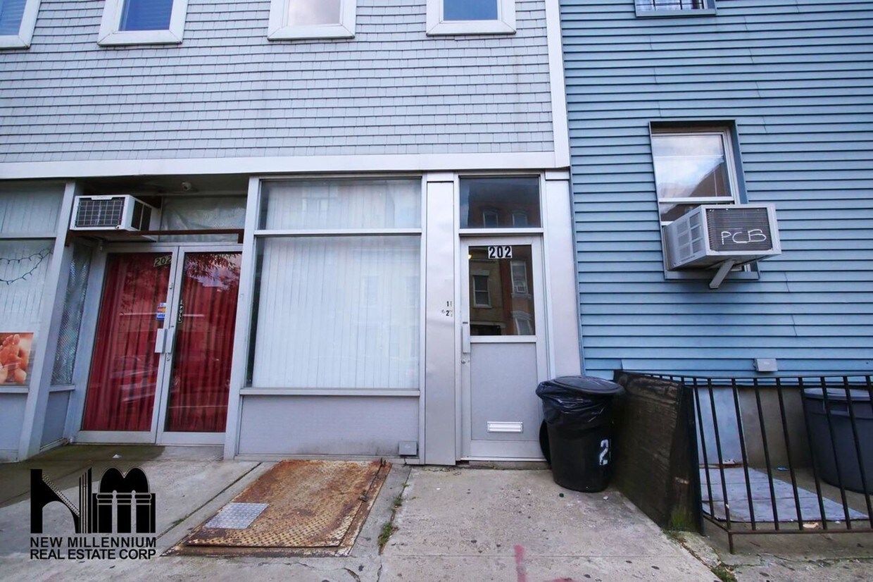 Primary Photo - 202 Greenpoint Avenue