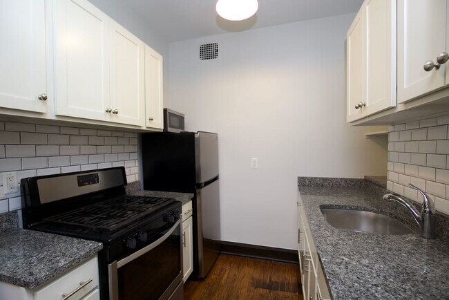 Building Photo - 1367 E 53rd St