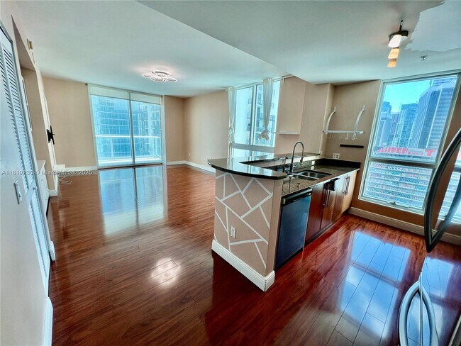 Building Photo - 300 S Biscayne Blvd