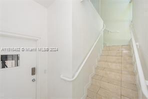 Foto del edificio - 8041 Harding Ave