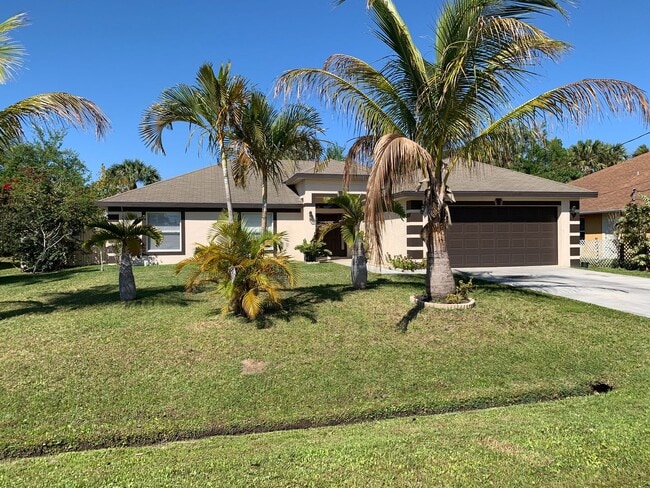 Building Photo - 4 Bedroom 2 bath CBS House with 2 car garage