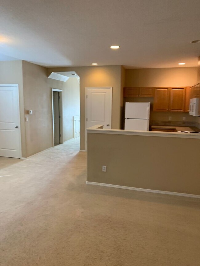 Building Photo - 411 SW Garfield Ave