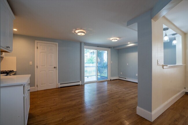Building Photo - 420 Saratoga St