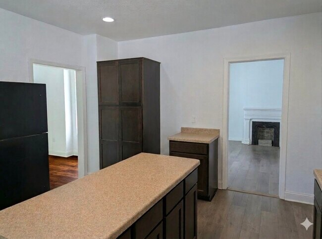 Foto del edificio - 216 E 3rd St