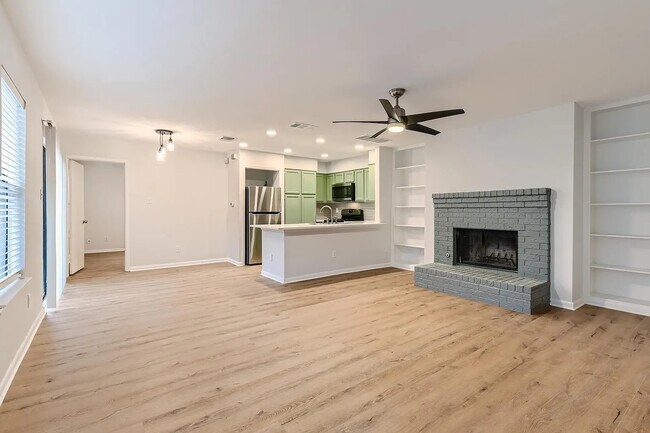 Building Photo - Room in Condo on Beauregard Cir