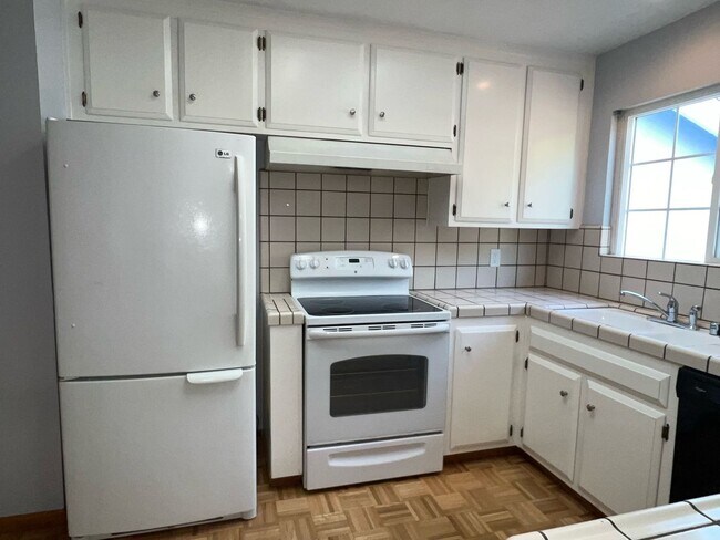 Foto del edificio - Bright Blossom Valley 3 Bedroom 2 Bath Single Family Home!