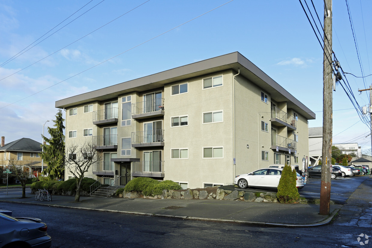 Primary Photo - Stonebridge Apartments