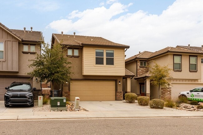 Foto del edificio - Beautiful Desert Canyon 4 Bedroom / 2.5 Bathroom / 2 Car Garage available NOW