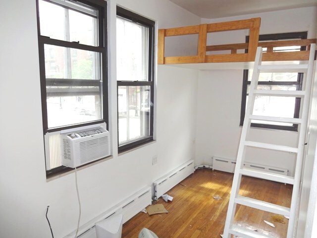 Primary Photo - 102 Washington Pl