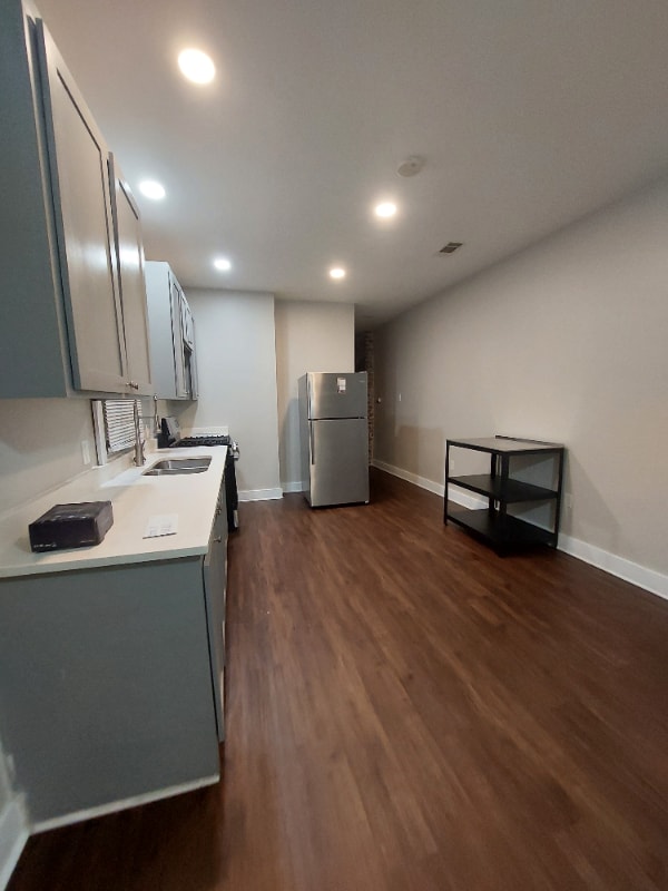 Building Photo - 2413 Painters St