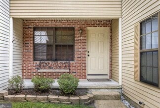 Building Photo - 8 Regent Ct