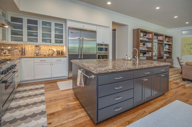 Foto del edificio - Stunning 4Bed/5bath Home in Kentfield