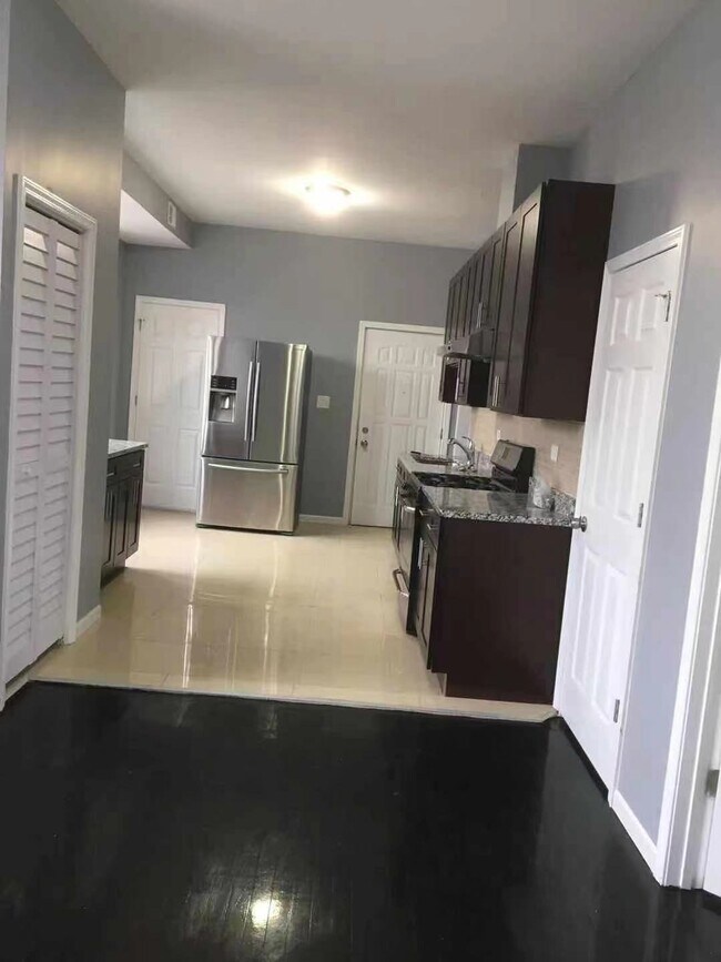 Foto del edificio - 2859 S Emerald Ave