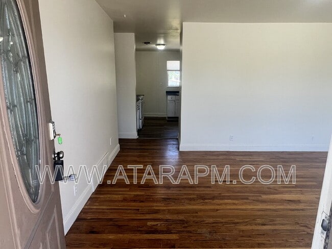 Building Photo - 1001 E Sego Lily Dr
