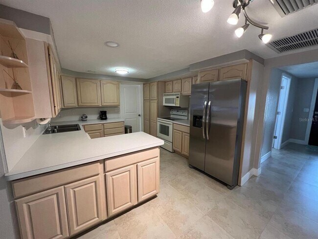 Building Photo - 5021 Cardiff Dr