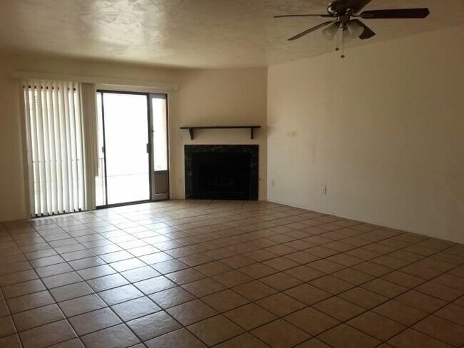 Building Photo - 4997 N Plaza Amor