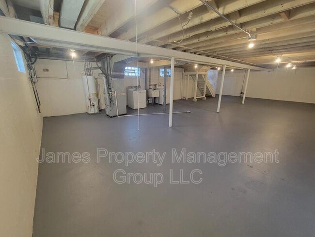 Building Photo - 443 Mayfair Pl S