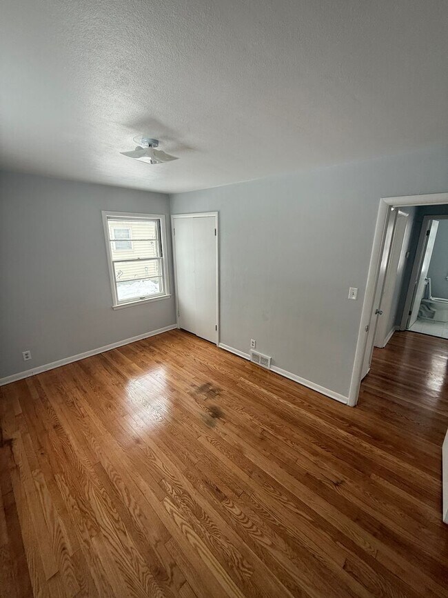 Foto del edificio - 4 Bedroom / 1 Bathroom House