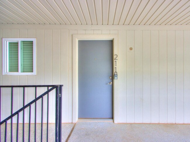 Building Photo - Luxarious 2BD/2.5BTH Condo in Nichols Hill...