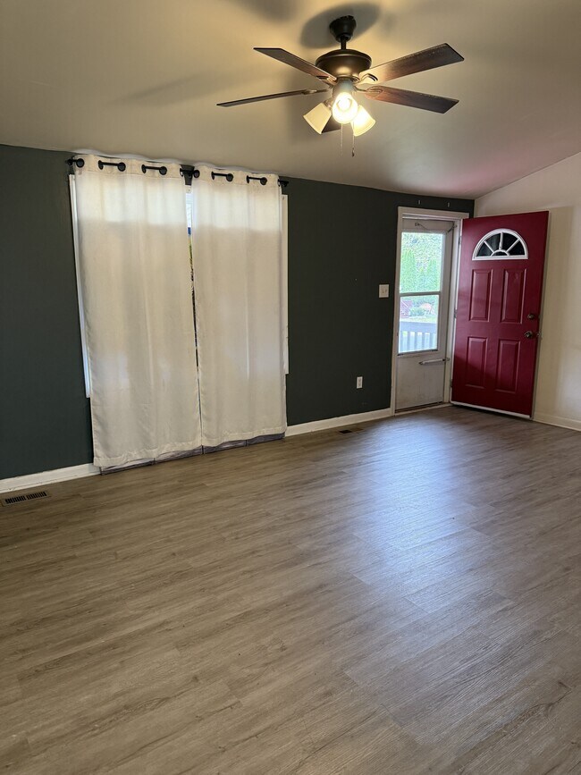 Foto del edificio - 12 Hunt Dr